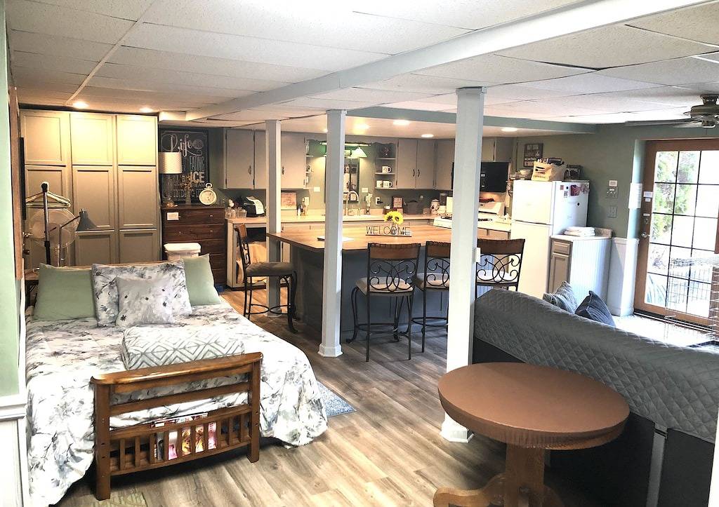 Ganze Wohnung, Private Lower Level Apt., Tierfreundlich !! in LaSalle County