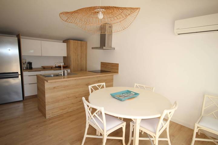 Apartamento vacacional entero, Superb flat with air conditioning for 5 people, south exposed,  Wifi, 20m away from the beach of Portiragnes plage in Portiragnes Plage, Portiragnes