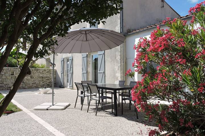 Location de vacances pour 6 personnes, avec terrasse et jardin à La Jarne