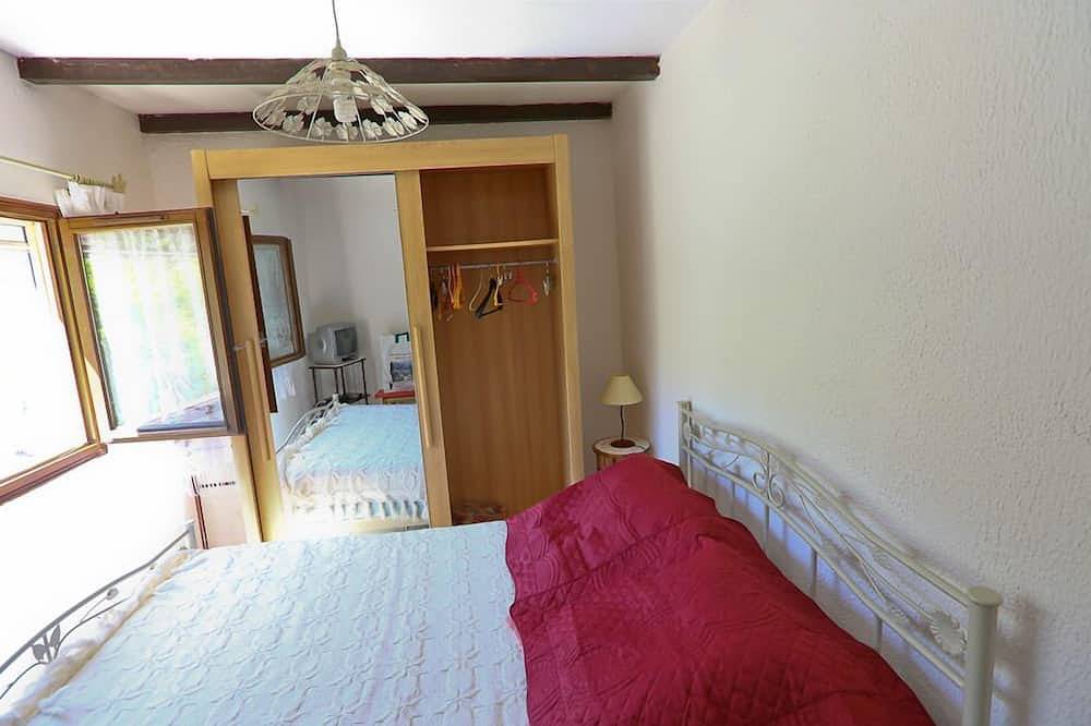 Casa con jardín, cerca de la playa, para 2 personas, totalmente equipada. in Calvi, Region de Calvi