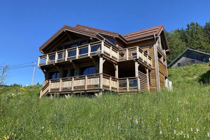 Chalet pour 13 personnes, avec jacuzzi ainsi que jardin et balcon à Gérardmer