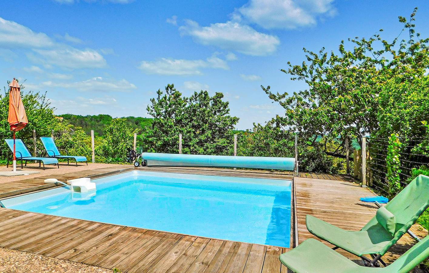 Appartement spacieux avec piscine, parking et WiFi in Veyrines-de-Domme, Périgord Noir