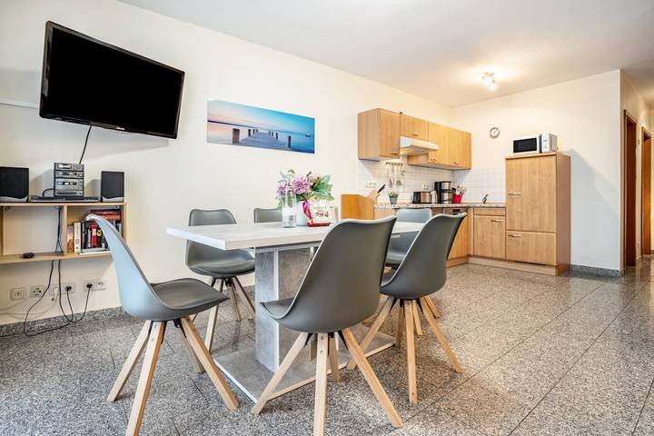 Ganze Wohnung, Ferienwohnung 'Haus Hügel - Wohnung 4' mit Balkon und Wi-Fi in Ostseebad Binz, Binz