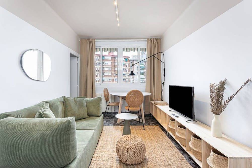 Apartamento entero, Apartamento de 3 dormitorios en Cornella a 2 minutos del metro in Cornellá de Llobregat, Bajo Llobregat