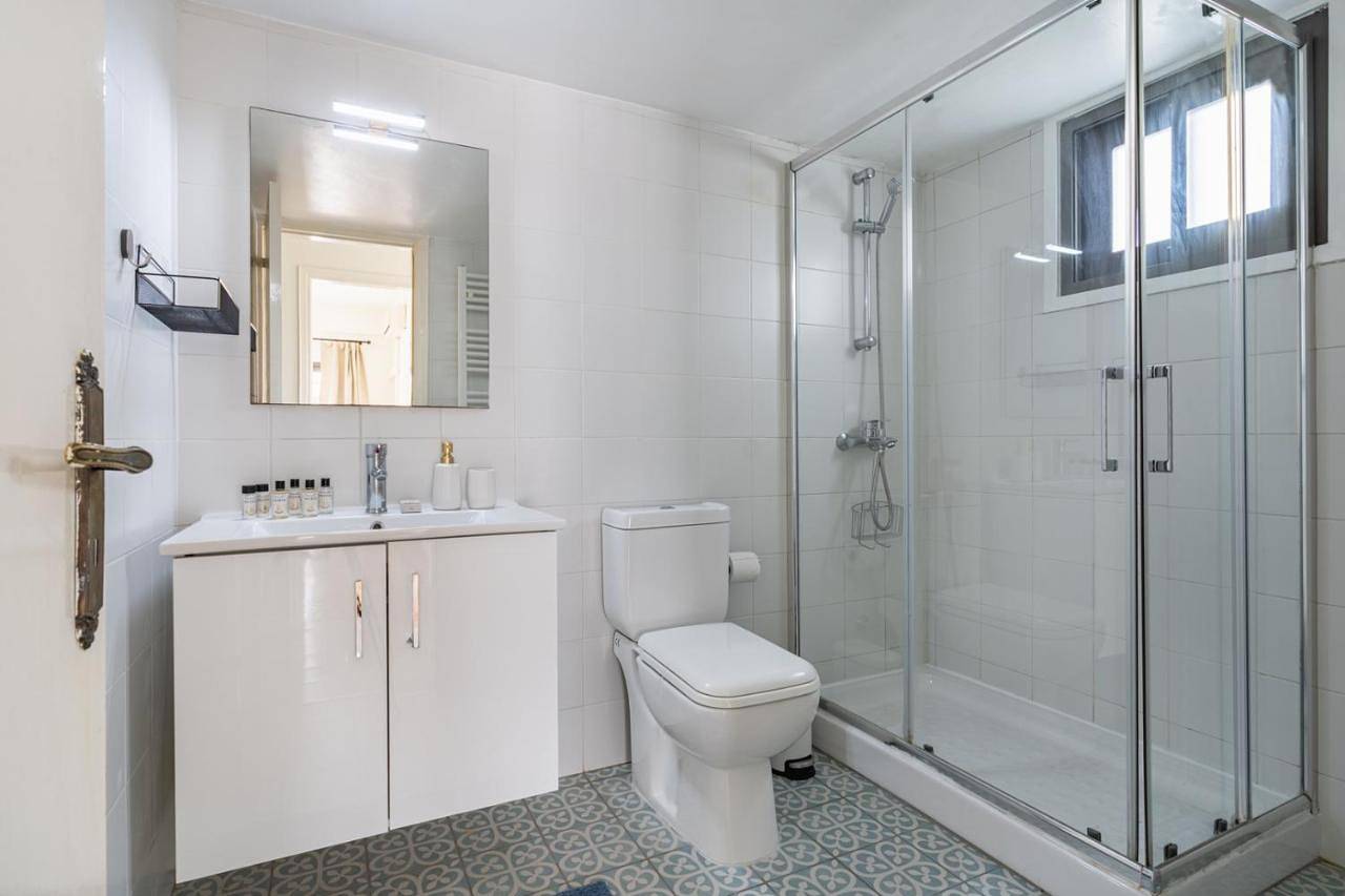 Appartement entier, Elegant 2Br Top Floor Apt w/ Parking in Engomi, Chypre du Sud