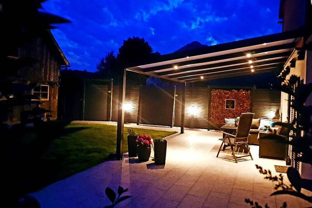 Ferienhaus Traunseestrand Exklusiv in Seelage inkl. großzügigem Garten in Ebensee, Traunviertel