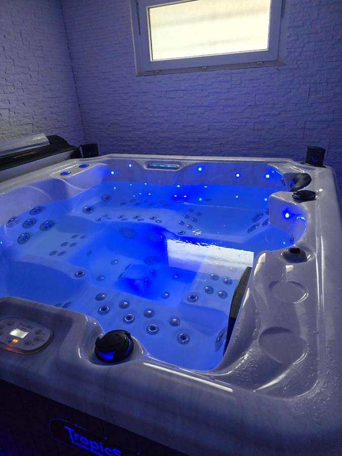 Gîte pour 2 personnes, avec terrasse et jacuzzi à Gerstheim