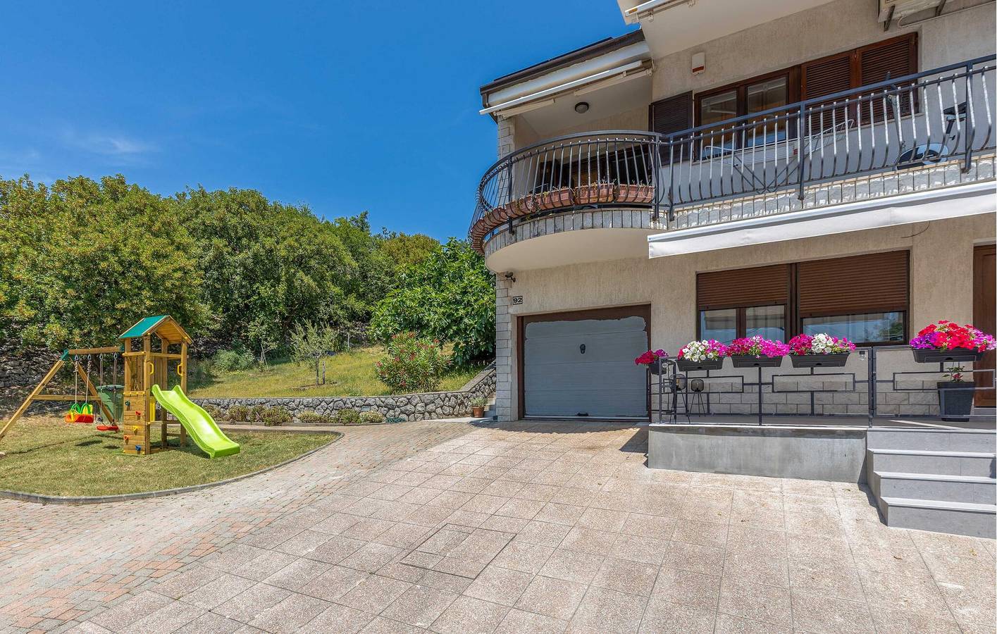 Holiday home for 10 people with hot tub in Vrh Martinscice, Primorje-Gorski Kotar