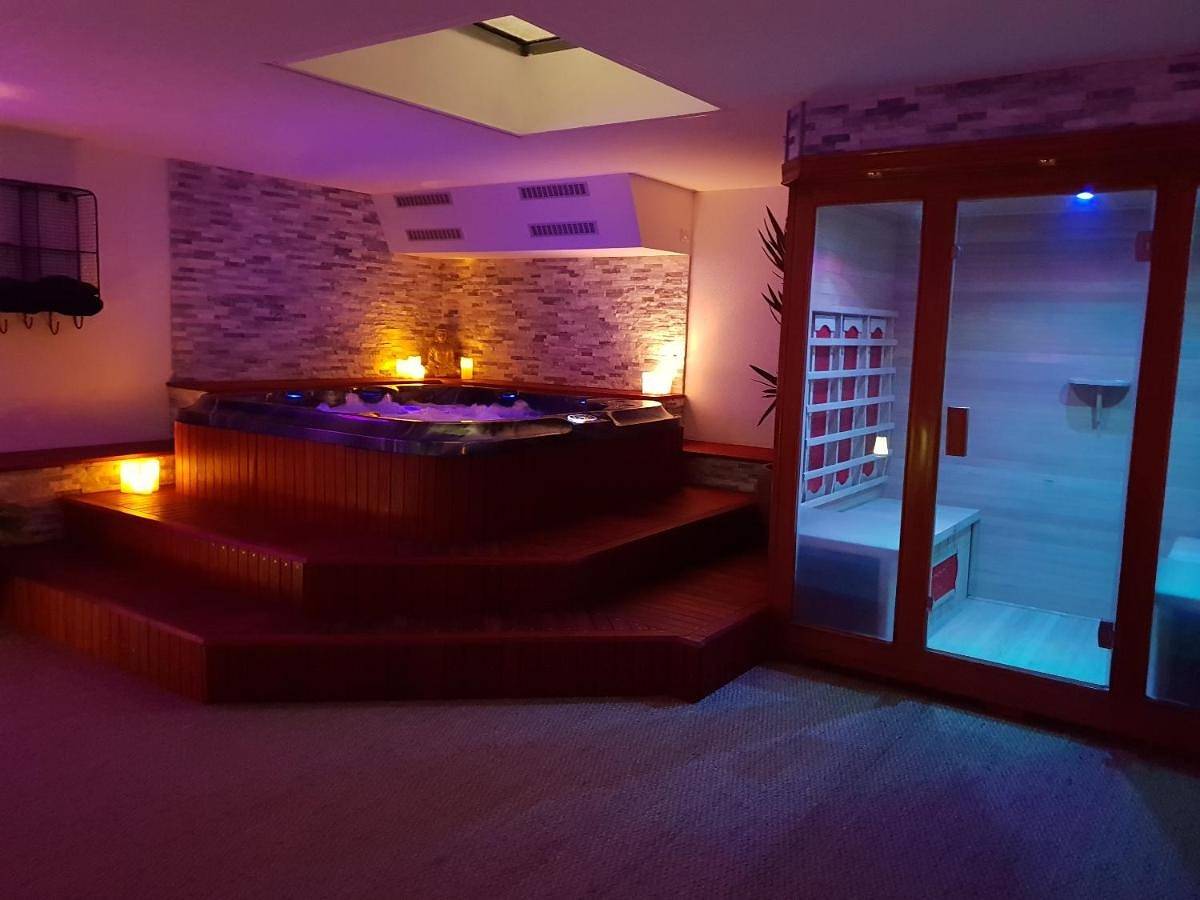 Appartement entier, Suite Spa, Love Room Bien-être, Jacuzzi, Sauna, fauteuil massant in Clisson, Région de Nantes