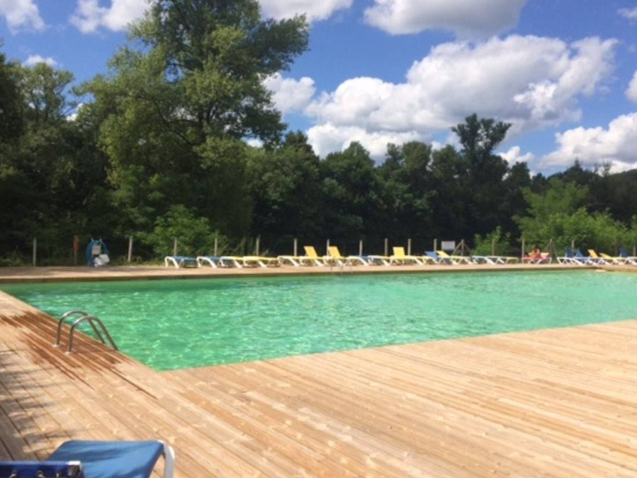 Chalet 6 pers avec Terrasse et Barbecue in Monceaux-sur-Dordogne, Région de Tulle