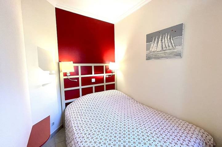 Entire apartment, Beautiful apartment with waterfront garden at 50m from the sea in Pramousquier, Le Lavandou
