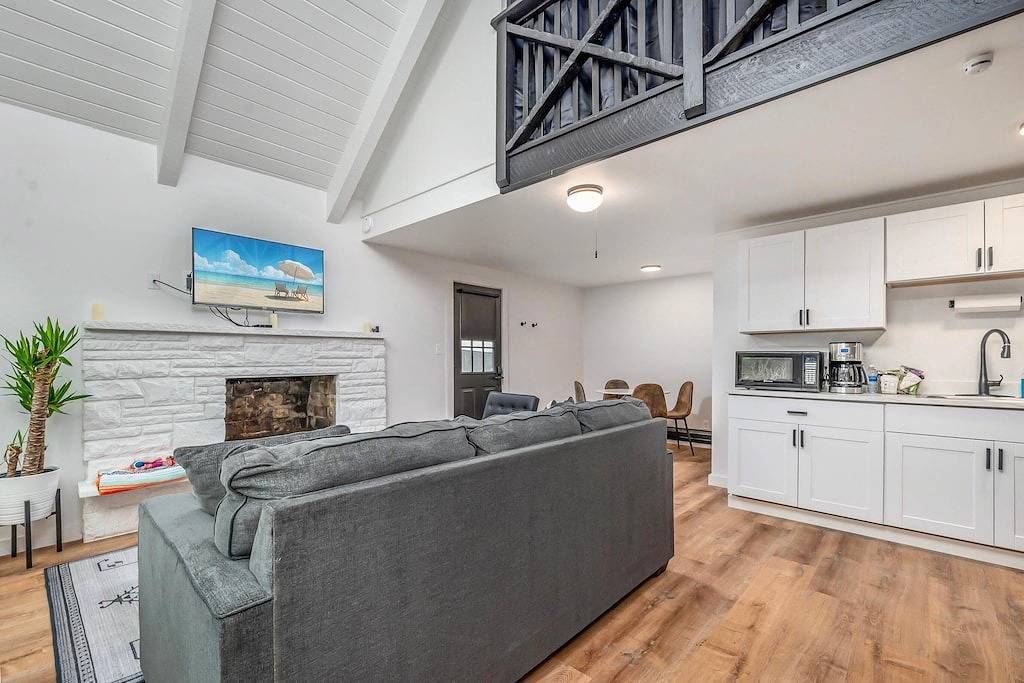 Cozy Chalet in Ocean Shores located within steps from the beach in Ocean Shores Beach, Ocean Shores