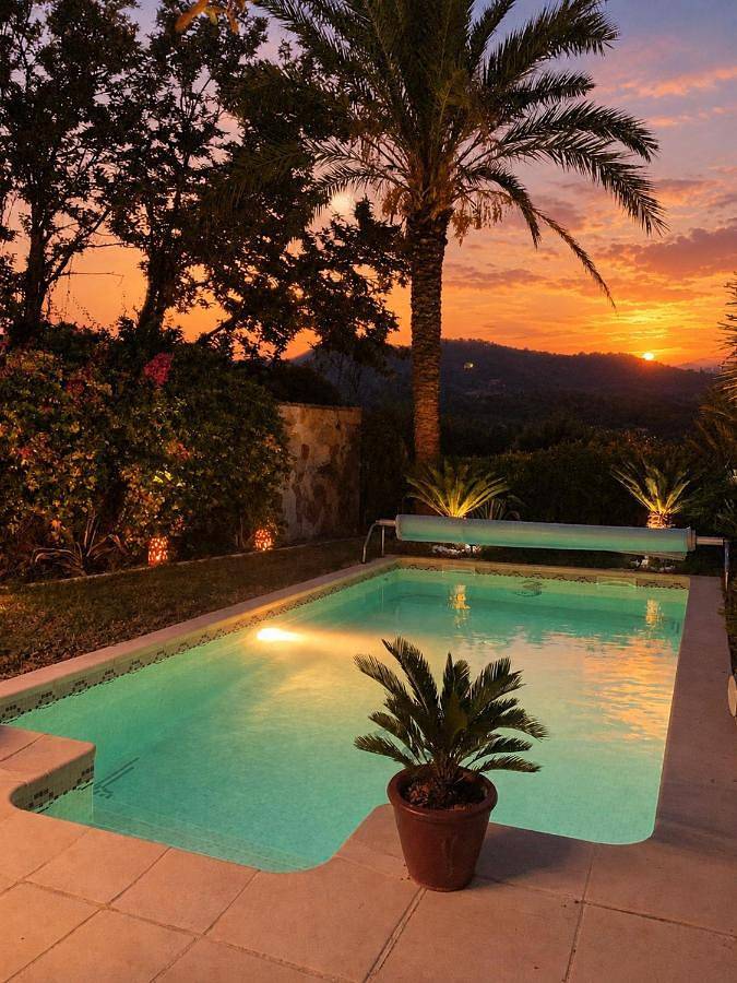 Location de vacances pour 6 personnes, avec Balcon et Terrasse ainsi que Jardin et Piscine à Eccica-Suarella