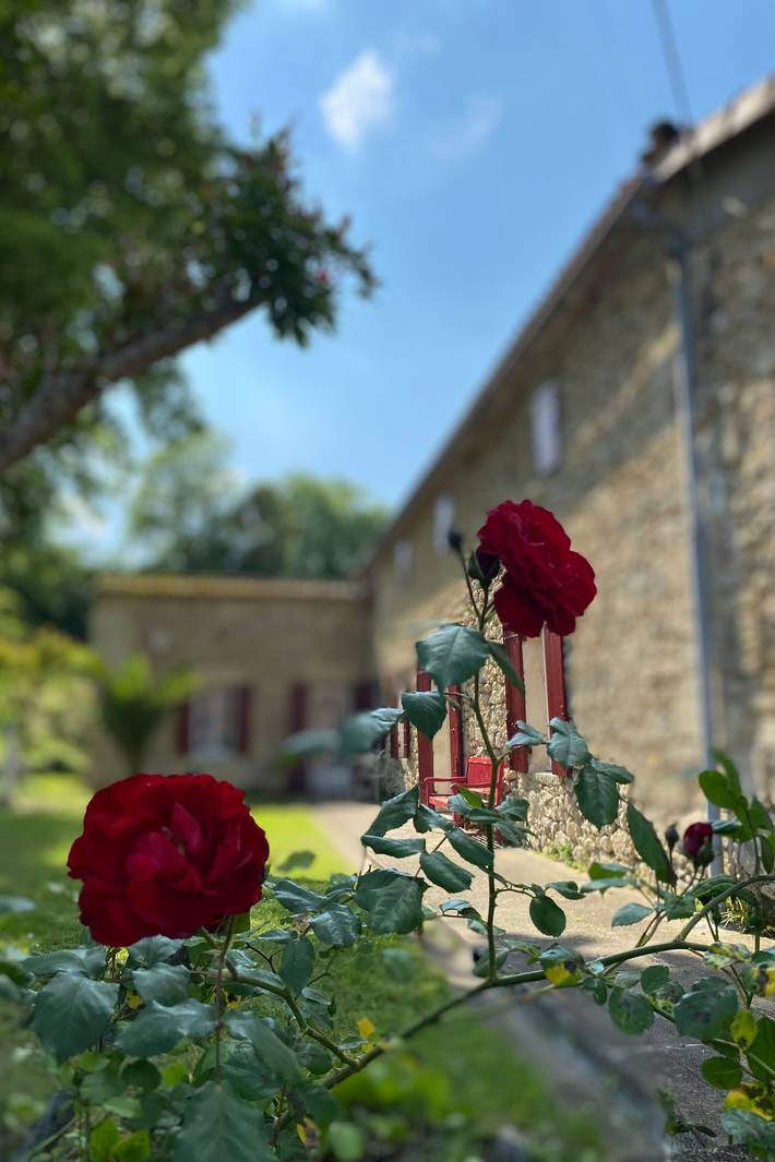 Gîte pour 4 personnes, avec Terrasse ainsi que Jardin et Piscine à Pujols (Gironde)