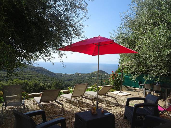 Gîte pour 6 personnes, avec terrasse ainsi que jardin et vue - 1
