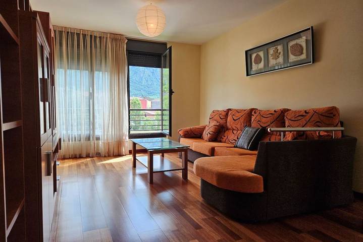 Ganze Wohnung, Gemütliche Wohnung mit Waschtrockner & voll ausgestatteter Küche in Las Arenas (Cabrales), Cabrales