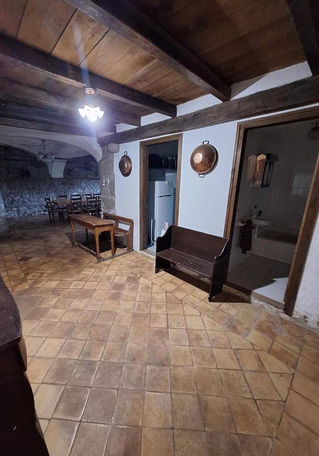 Casa rural para 14 personas, con vistas además de jardín y balcón en Vall de Bas - 4