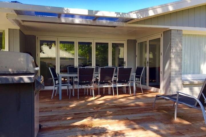 Location de vacances pour 13 personnes, avec terrasse et jardin à Taupo