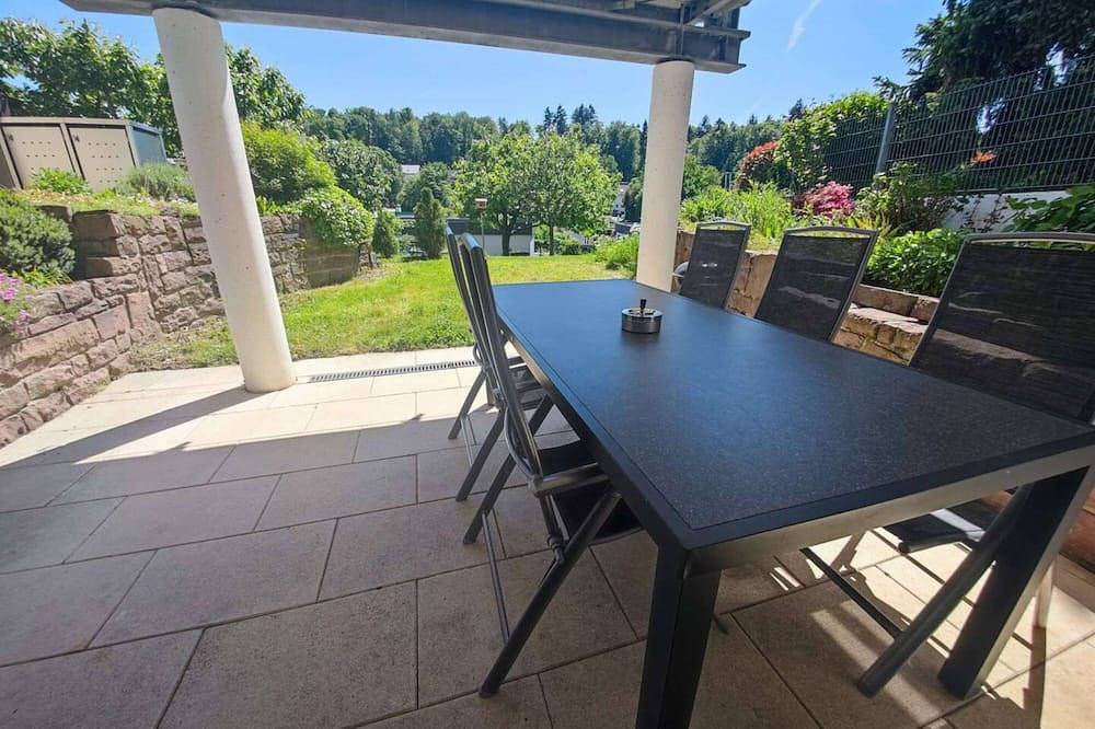 Ganze Wohnung, 2-Zkb Whirlpool Dusch-Wc 75\" Sat-Tv Prime Küche Terrasse Stellplatz für 4+2 Gäste in Waldbronn, Nordschwarzwald