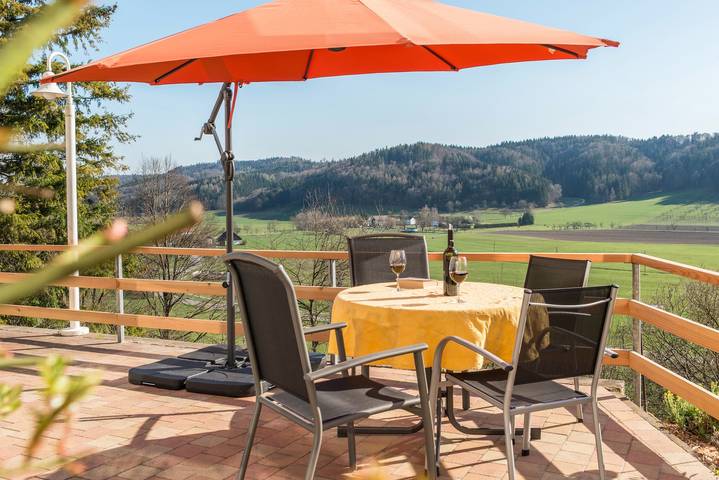 Ferienwohnung für 3 Personen, mit Whirlpool und Garten