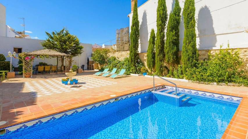 Chalet para 12 personas, con piscina, Se admiten mascotas en Antequera - 3