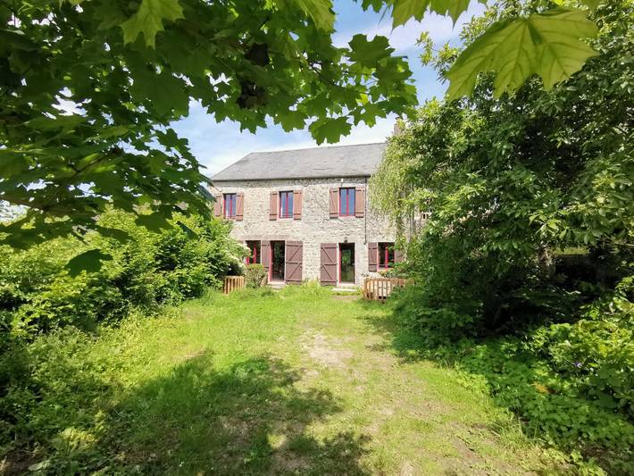 Gîte pour 8 personnes, avec Balcon ainsi que Terrasse et Jardin à Saint-Martin-du-Puy