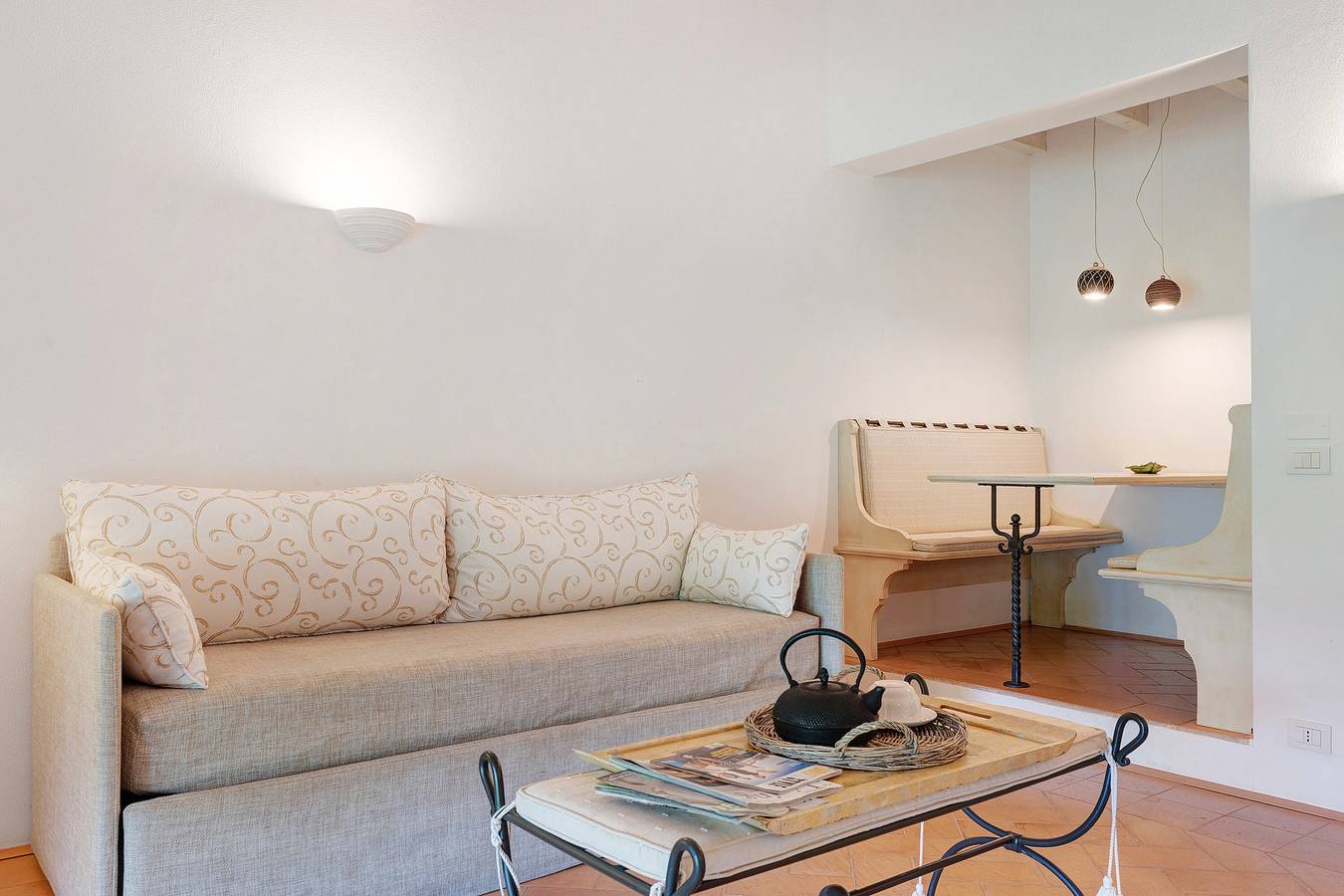 Ganze Wohnung, Apartment 'Zaffiro' mit Gemeinschaftspool, Wlan und Klimaanlage in Puegnago sul Garda, Gardasee-Berge