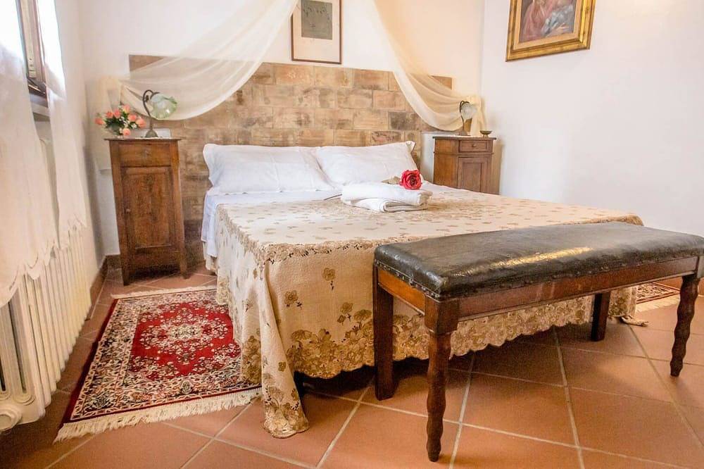 Charmantes Einfamilienhaus in tosk. Bauweise fuer 2 Personen, Pool, Wlan, Garten in Montescudaio, Etruskische Küste