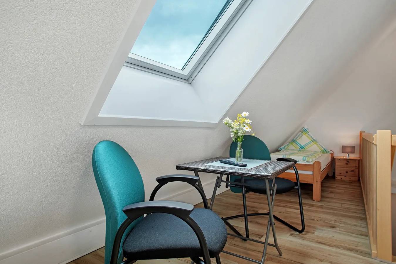 Ganze Wohnung, Ferienwohnung 'Bergsuite' mit Bergblick, Gemeinschaftsterrasse und Wi-Fi in Friedrichshafen, Region Bodensee-Oberschwaben