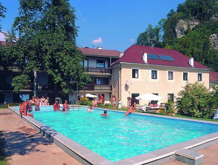 Maison d’hôte pour 3 personnes, avec vue et bassin pour enfant ainsi que jardin et piscine