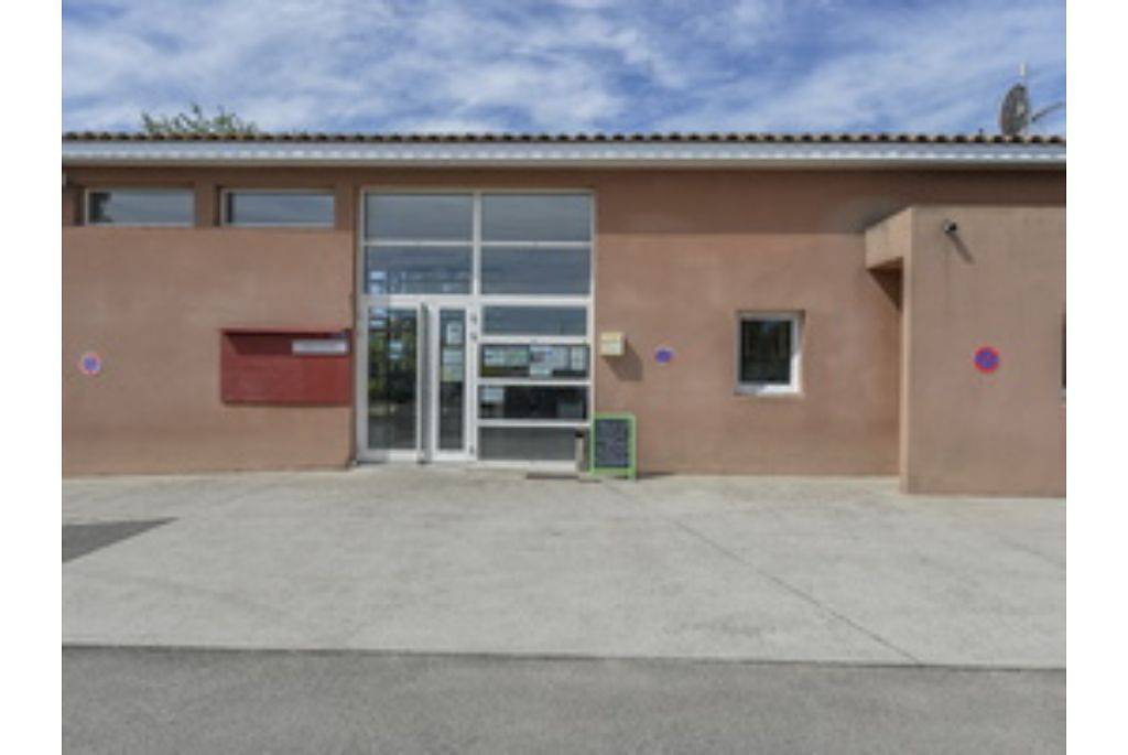 Appartement entier, Sun Hols Les Rives du Lac M2D4  in Saint-Saturnin-lès-Avignon, Vaucluse