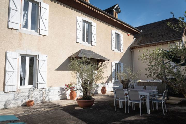 La Maison Du Soleil – L'aulhère, Jacuzzi 6 Pers., Terrasse & Klimaanlage in Ledeuix, Béarn