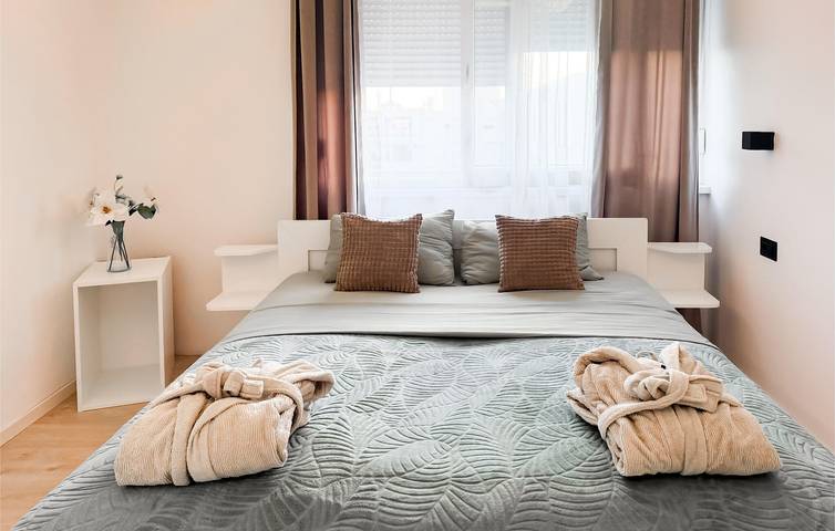 Ganze Ferienwohnung, Gemütliche Ferienwohnung mit WLAN, Klimaanlage, Fernseher, Küche und Parkmöglichkeiten an der Straße in Split, Split-Dalmatien