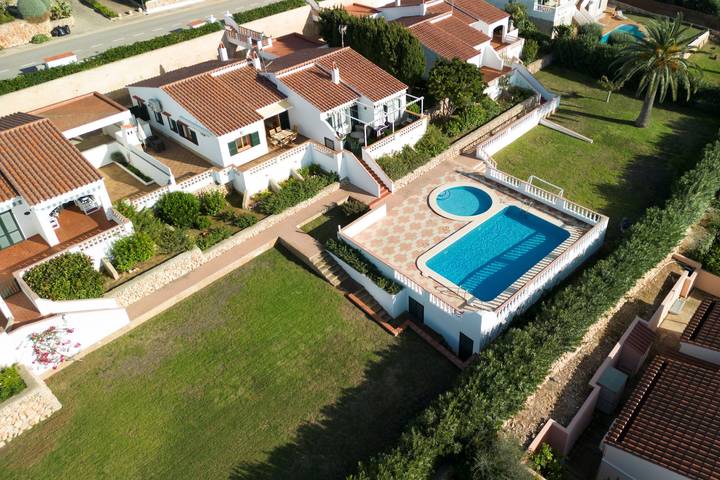 Villa for 5 people, with children pool and garden as well as balcony in Platja Son Bou