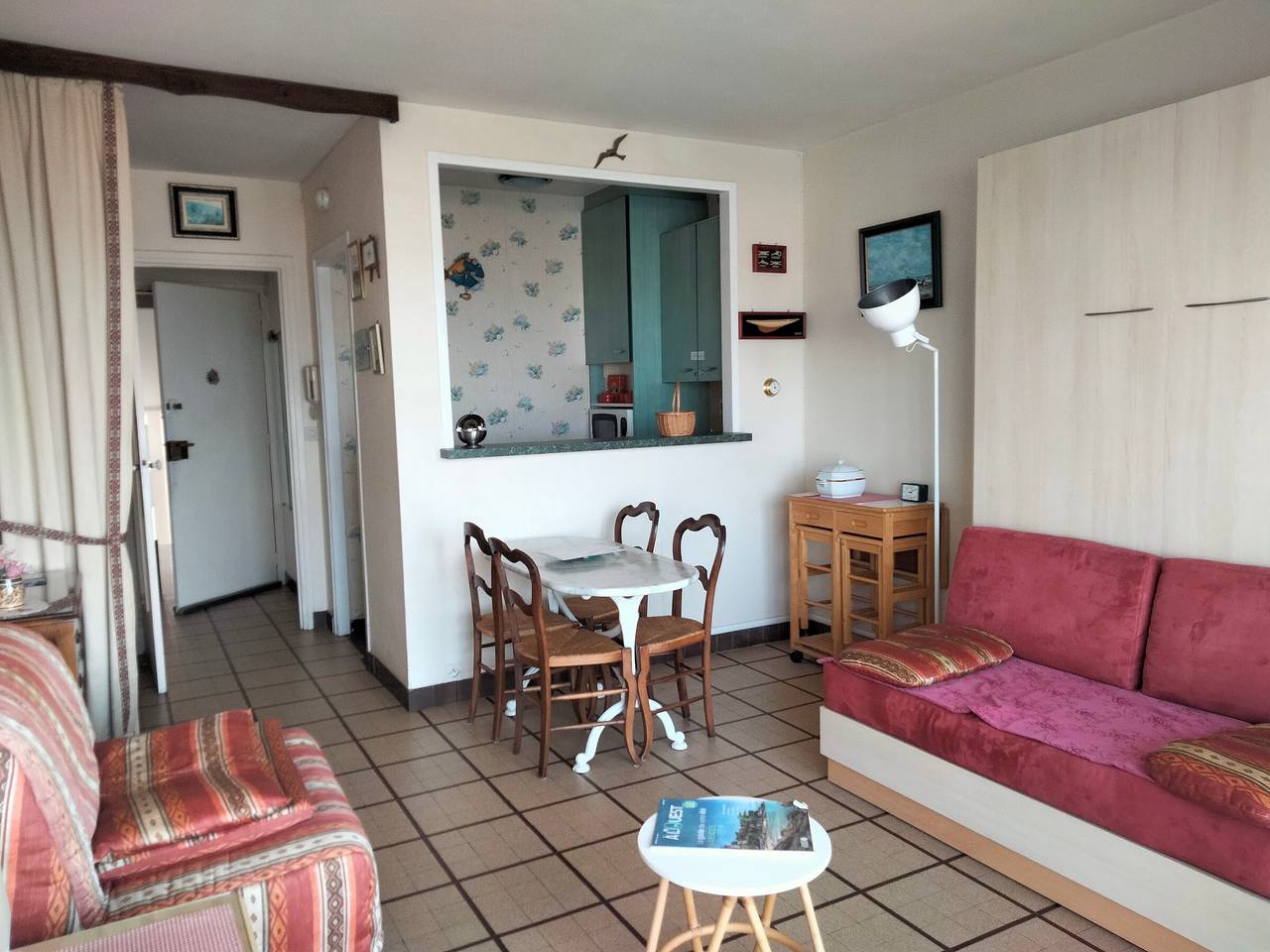 Entire studio, Beachfront Studio with Balcony & Ocean View in Les Sables d'Olonne in Les Sables-d'Olonne, Vendée