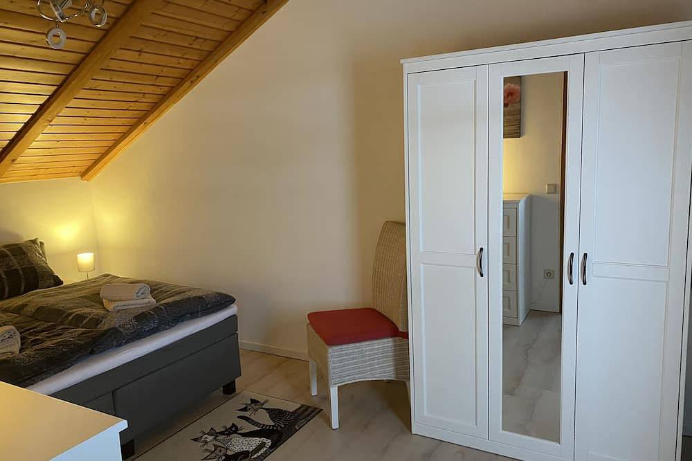 Ganze Wohnung, Ferienwohnung (50qm) mit Freisitz in Rödental, Oberes Maintal - Coburger Land