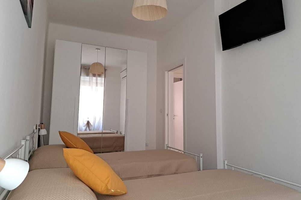 Entire apartment, Le Meraviglie holiday home,absolute relax and services just a few meters away! in Brindisi, Salento