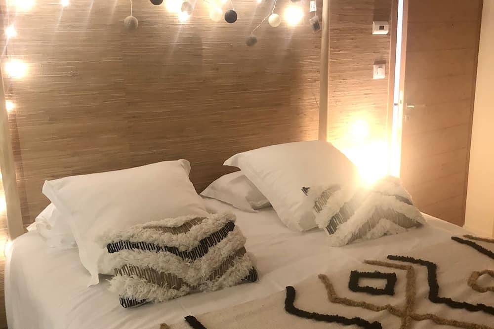 In Chateauneuf de Gadagne, in the heart of the village: 2 independent bedrooms in Châteauneuf-de-Gadagne, Vaucluse