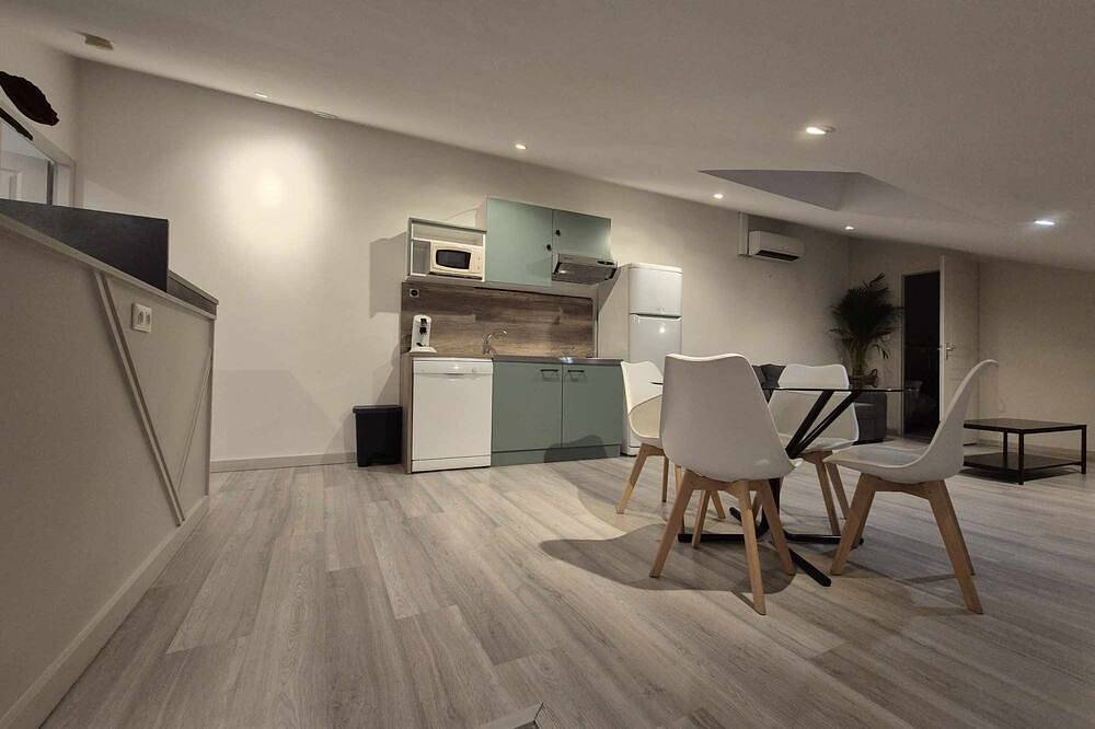 Entire apartment, Loft type apartment in the historic center in Saint-Paul-Trois-Châteaux, Nyons region