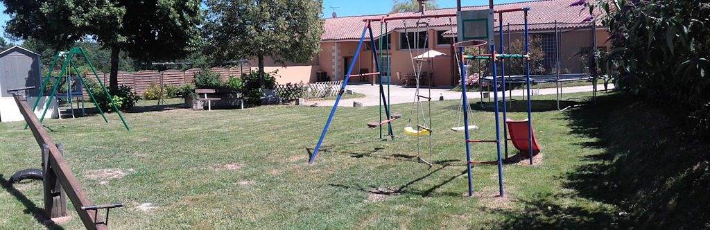 Gîte pour 8 personnes, avec jardin et terrasse en Charente-Maritime - 2