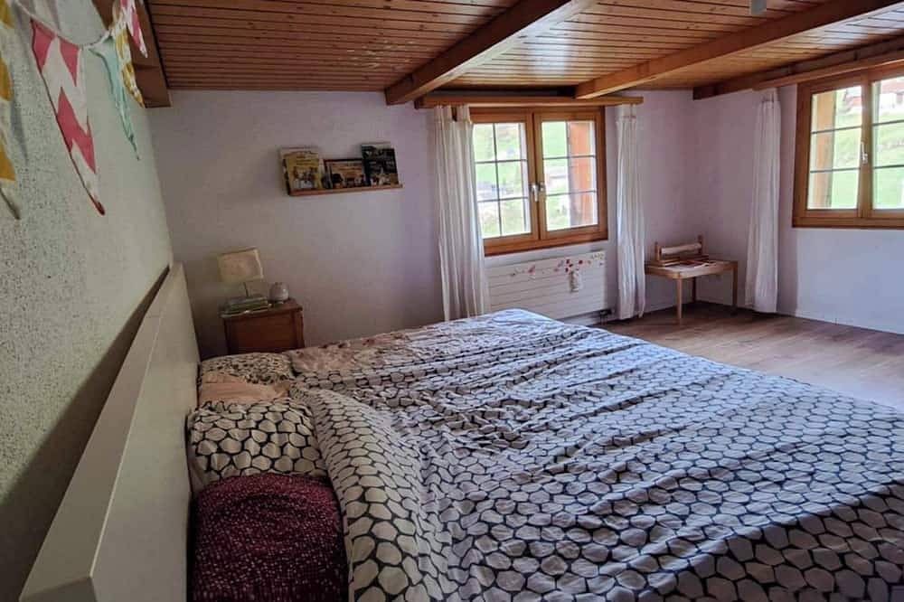 Alpine Chalet with Mountain Views & Tranquillity in Glarus Süd, Kanton Glarus