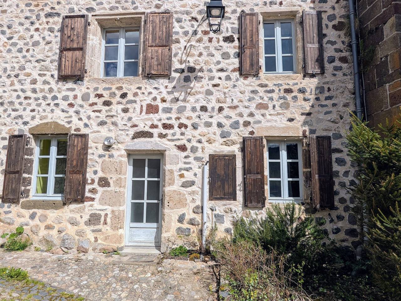Cottage for 4 with courtyard, Loire view in Arlempdes, Haute-Loire