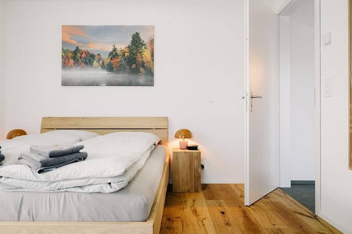 Ganze Wohnung, Apartment Niesen near lake & mountains, modern in Einigen, Spiez