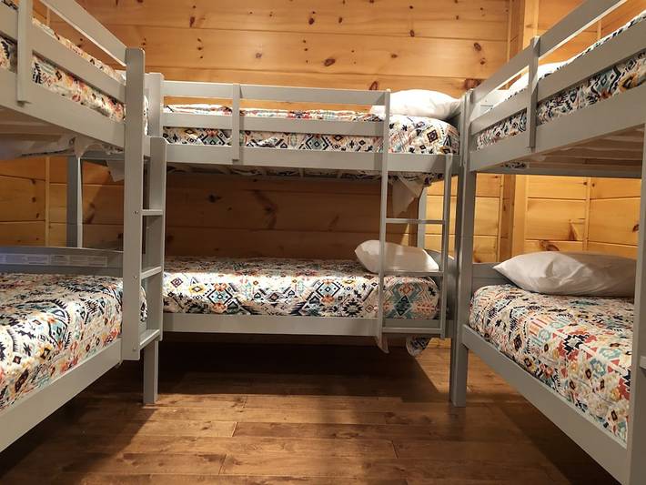 Log cabin for 20 people, with balcony in Norris Lake