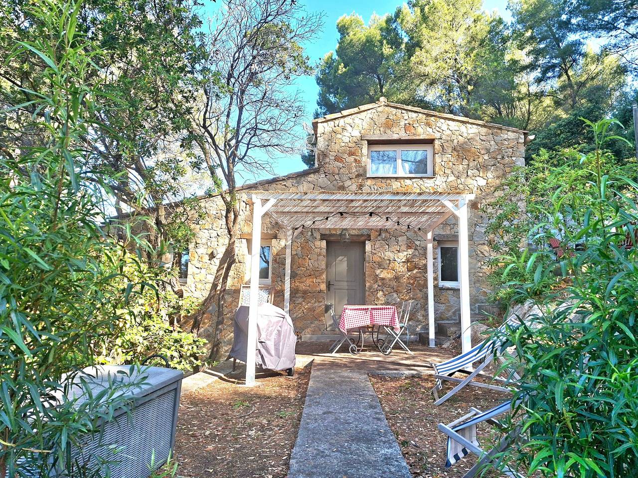 Maisonnette en pierre à 900m plage in Sanary-sur-Mer, Côte méditerranéenne (France)