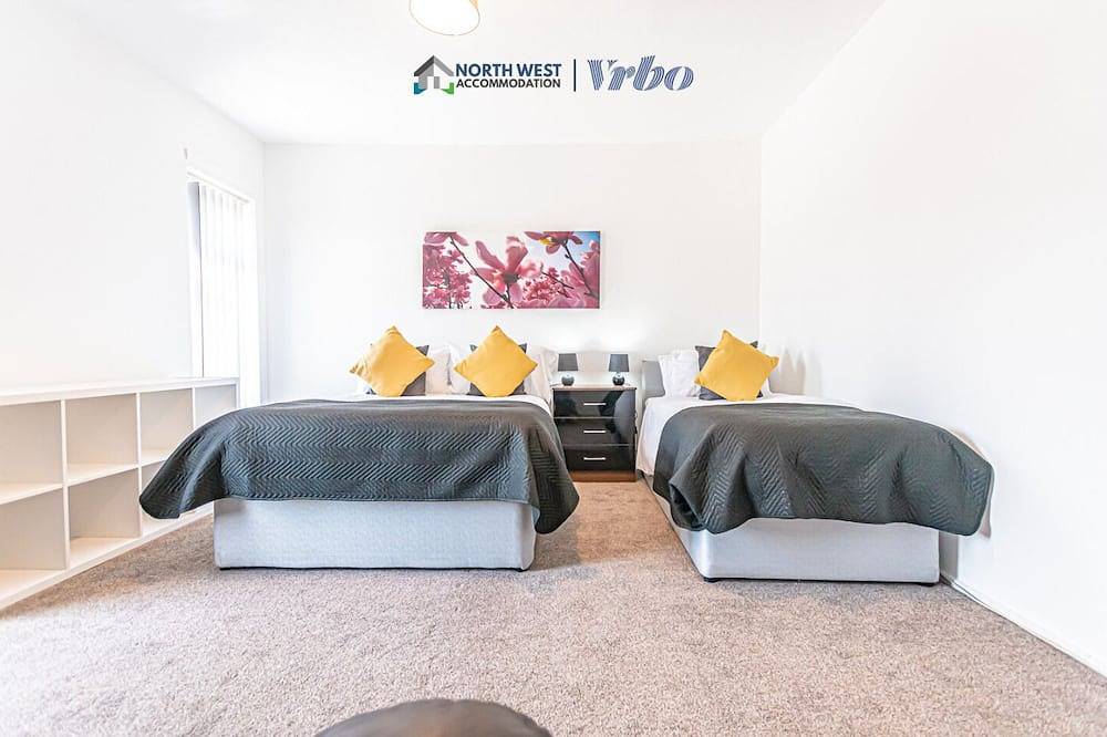 Spacious 3-Bedroom House in Ince, Wigan | Free Parking&Wifi | Long Stays Welcome in Wigan, Greater Manchester
