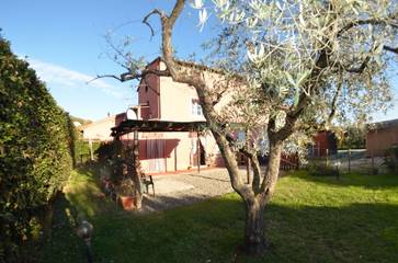 Vacation Rental for 6 Guests in Lucca, Colline Lucchesi, Picture 3