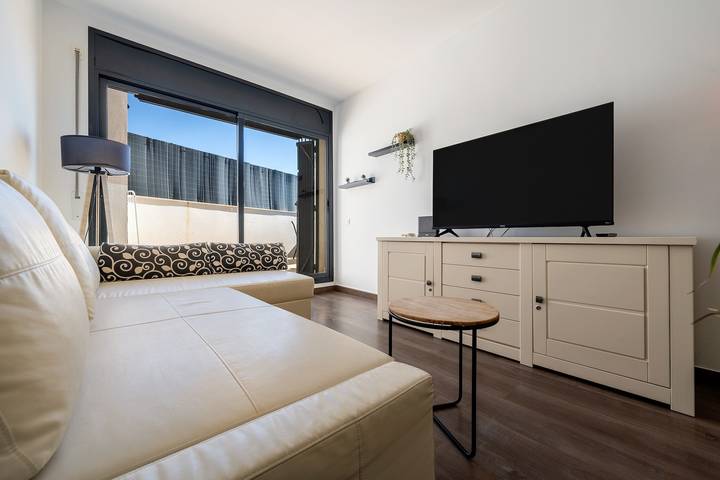 Apartamento entero, Apartamento 'Sunset- Spa and Bbq' con vistas al mar, Wi-Fi y aire acondicionado in Vendrell, Costa Dorada