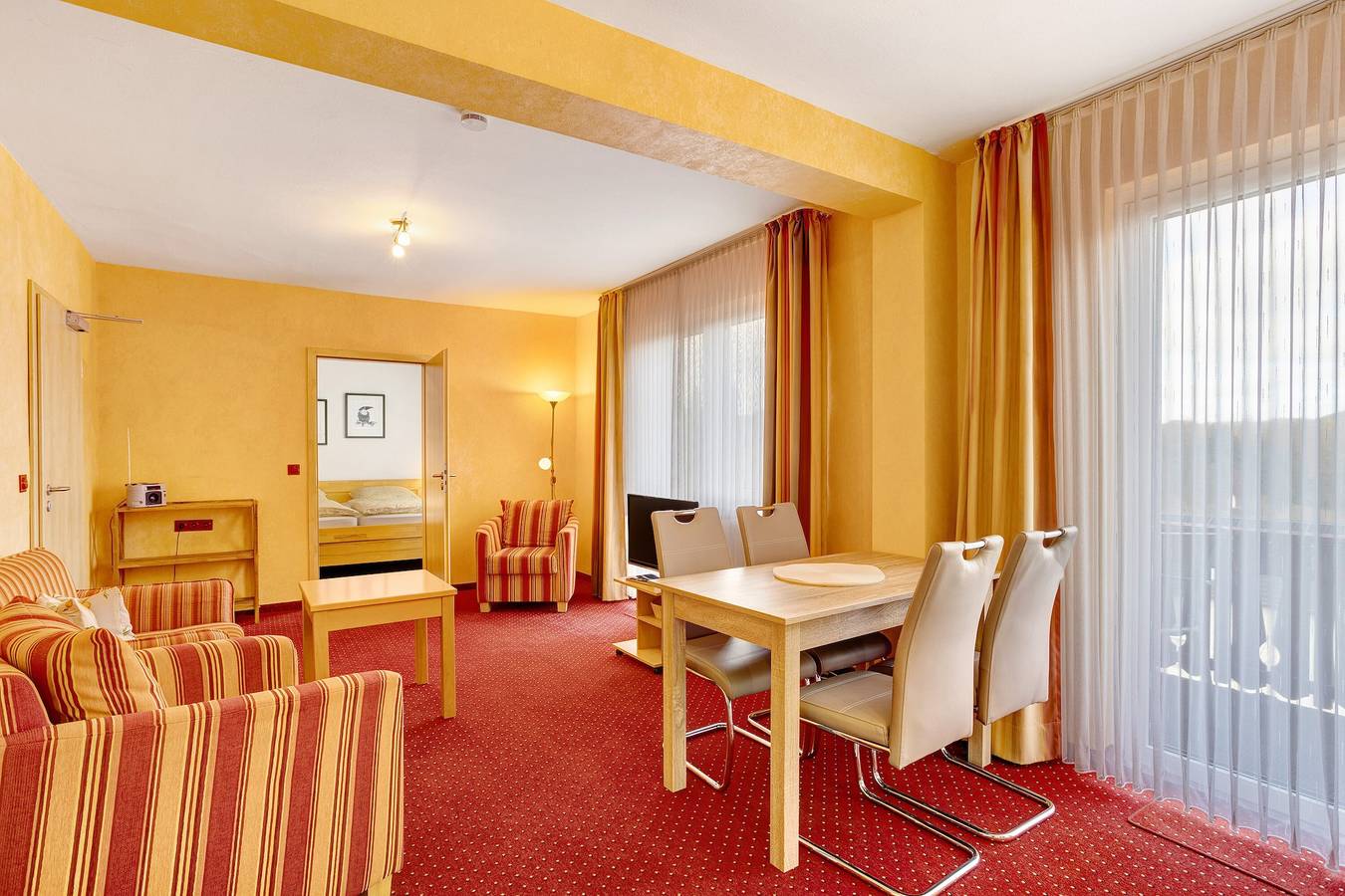 Ganze Wohnung, Haus Erika - Ferienwohnung 1 mit Wlan, Balkon und Gemeinschaftsgarten nahe Skywalk in Stryck, Willingen