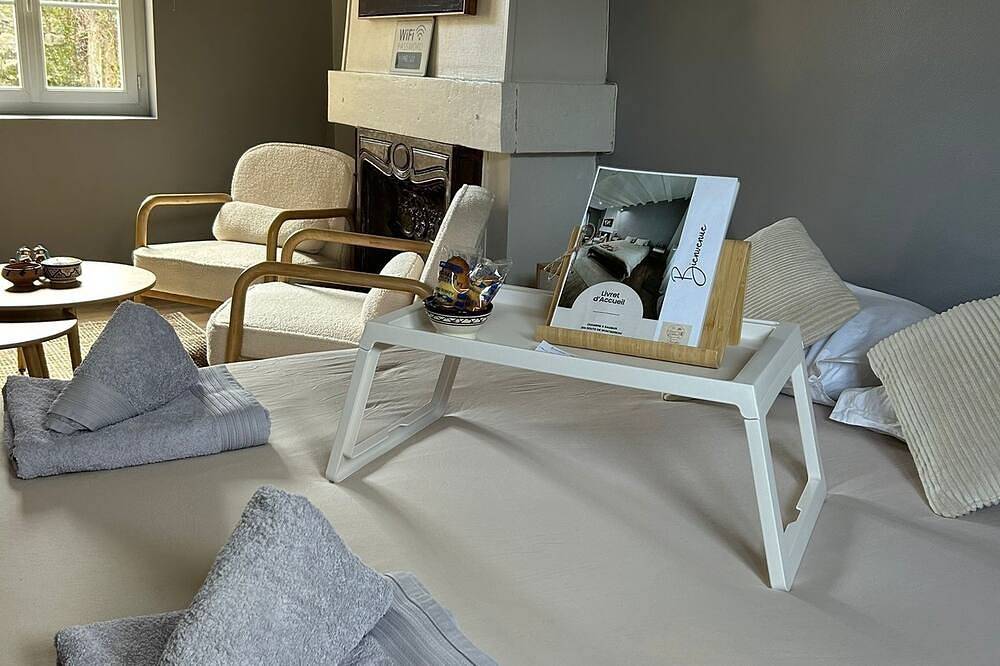 Entire apartment, Spa suite, bohemian ambience & romantic experience in Saumur, Loire Valley